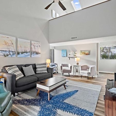 Coastal Oasis With Pool - Walk To Coligny Beach Park Hilton Head Island Exterior photo