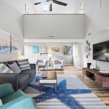 Coastal Oasis With Pool - Walk To Coligny Beach Park Hilton Head Island Exterior photo