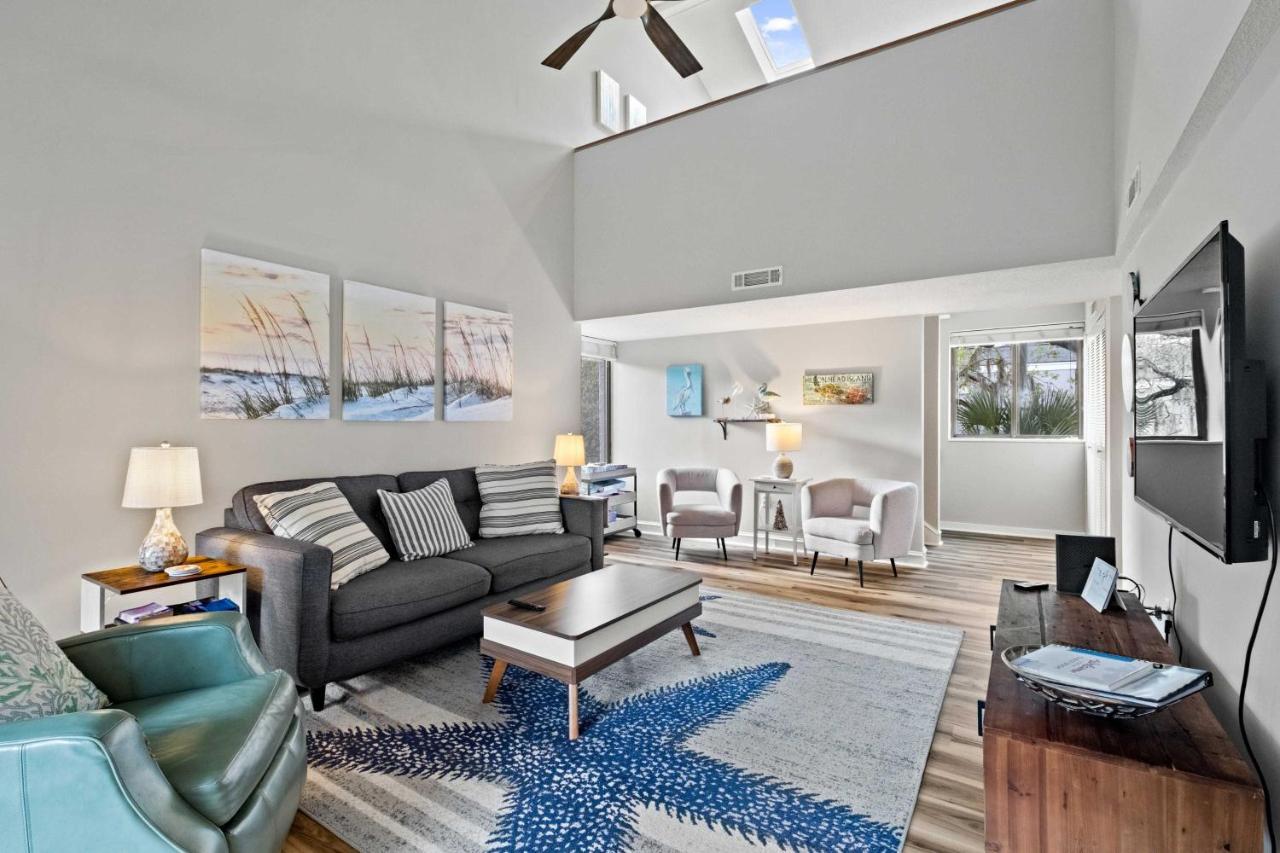 Coastal Oasis With Pool - Walk To Coligny Beach Park Hilton Head Island Exterior photo