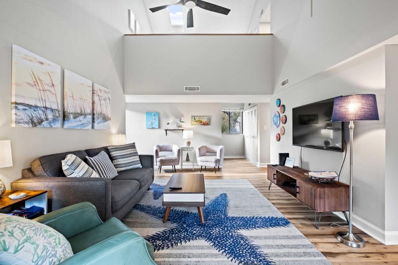 Coastal Oasis With Pool - Walk To Coligny Beach Park Hilton Head Island Exterior photo