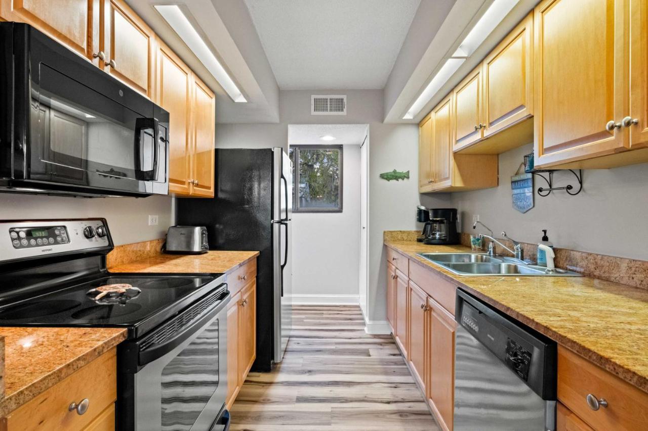 Coastal Oasis With Pool - Walk To Coligny Beach Park Hilton Head Island Exterior photo