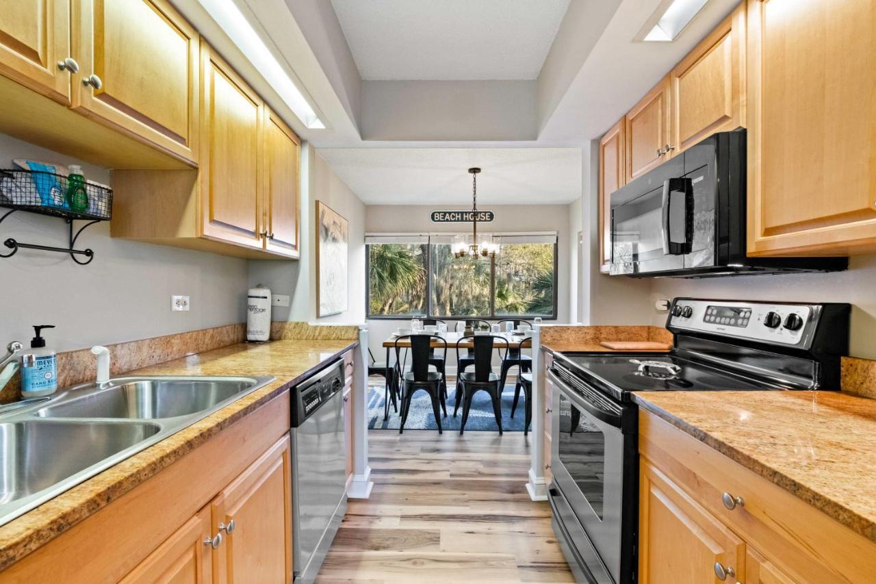Coastal Oasis With Pool - Walk To Coligny Beach Park Hilton Head Island Exterior photo