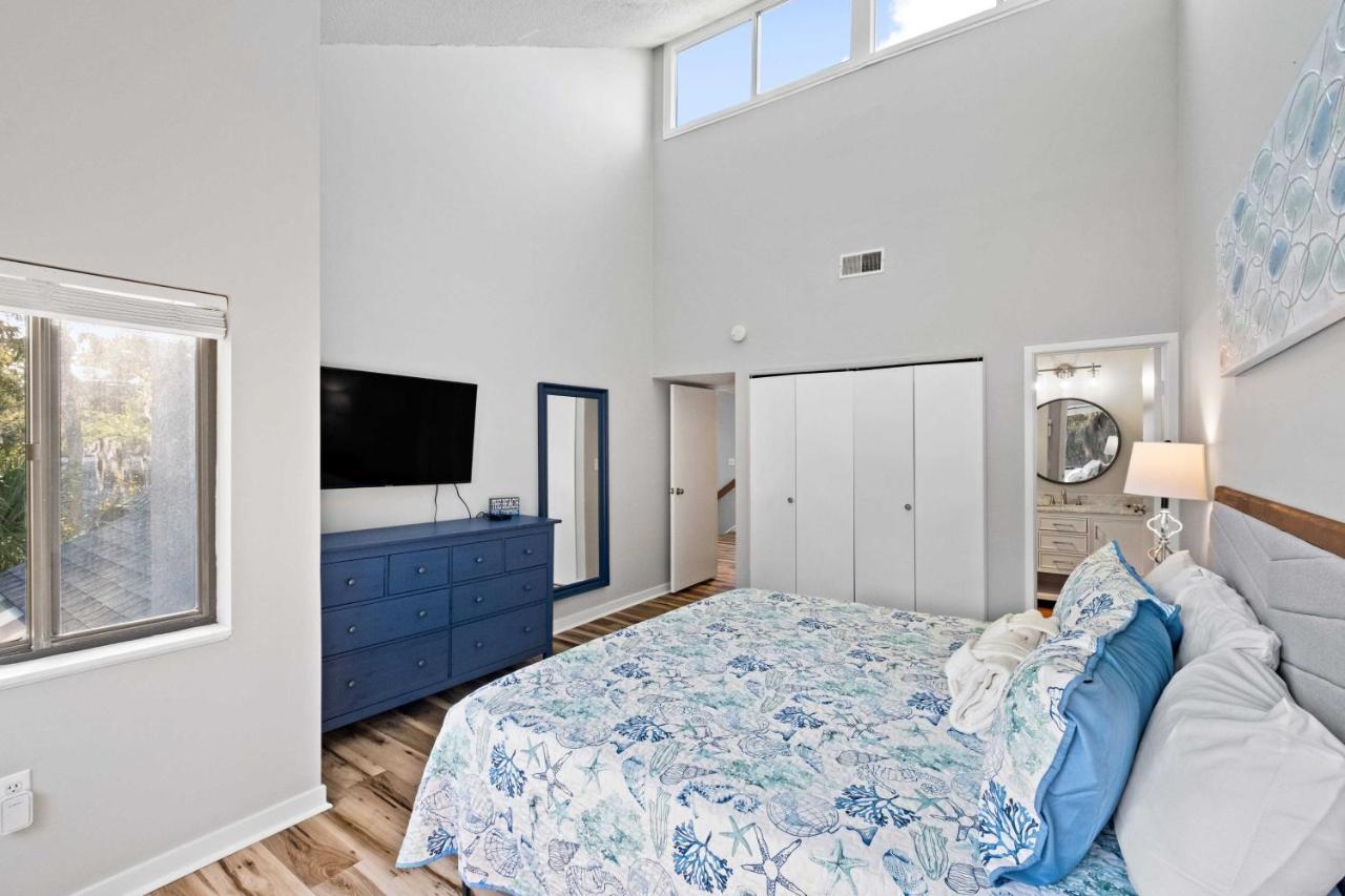 Coastal Oasis With Pool - Walk To Coligny Beach Park Hilton Head Island Exterior photo