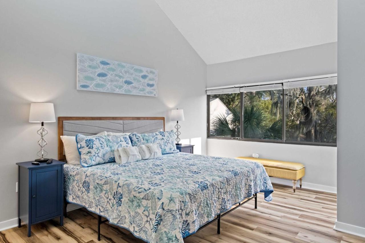 Coastal Oasis With Pool - Walk To Coligny Beach Park Hilton Head Island Exterior photo